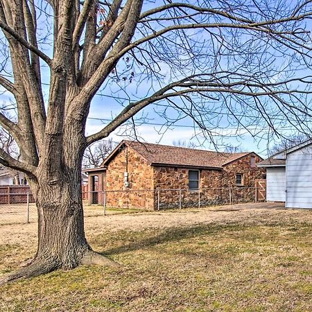 Dog-Friendly Bartlesville Retreat With Yard! Kültér fotó